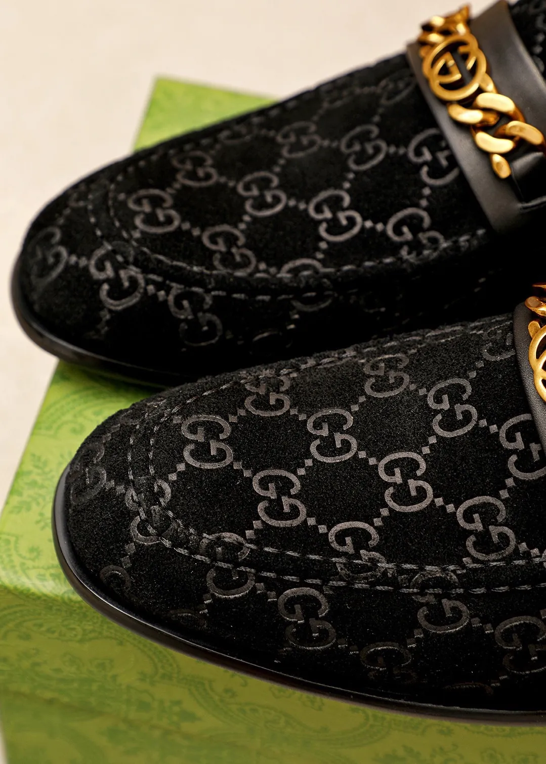 Men's shoes 💰460 💐 Product trademark: GUCCI "Gucci" casual leather shoes Regular size: 38-44 (45.46.47🉑️Customized) Product materials: Selected imported first-layer frosted calfskin embossed upper + classic hardware buckle, imported cowhide leather lining. Strong three-dimensional visual effect, combined outsole Color: 1⃣️color optional
